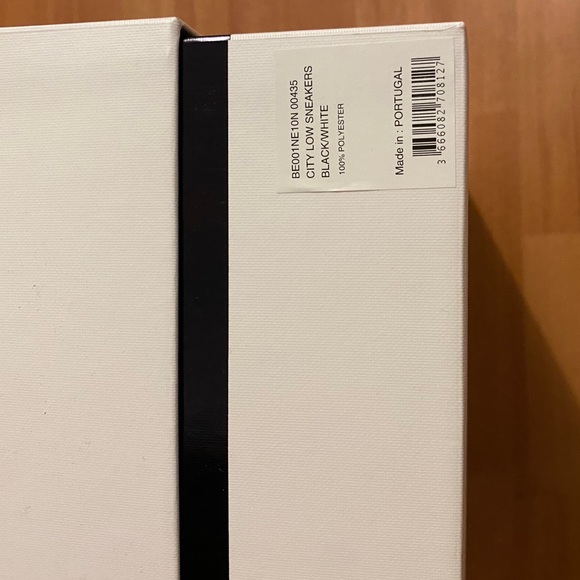 GIVENCHY | White & Black City Low Sneakers - Picture 9 of 10